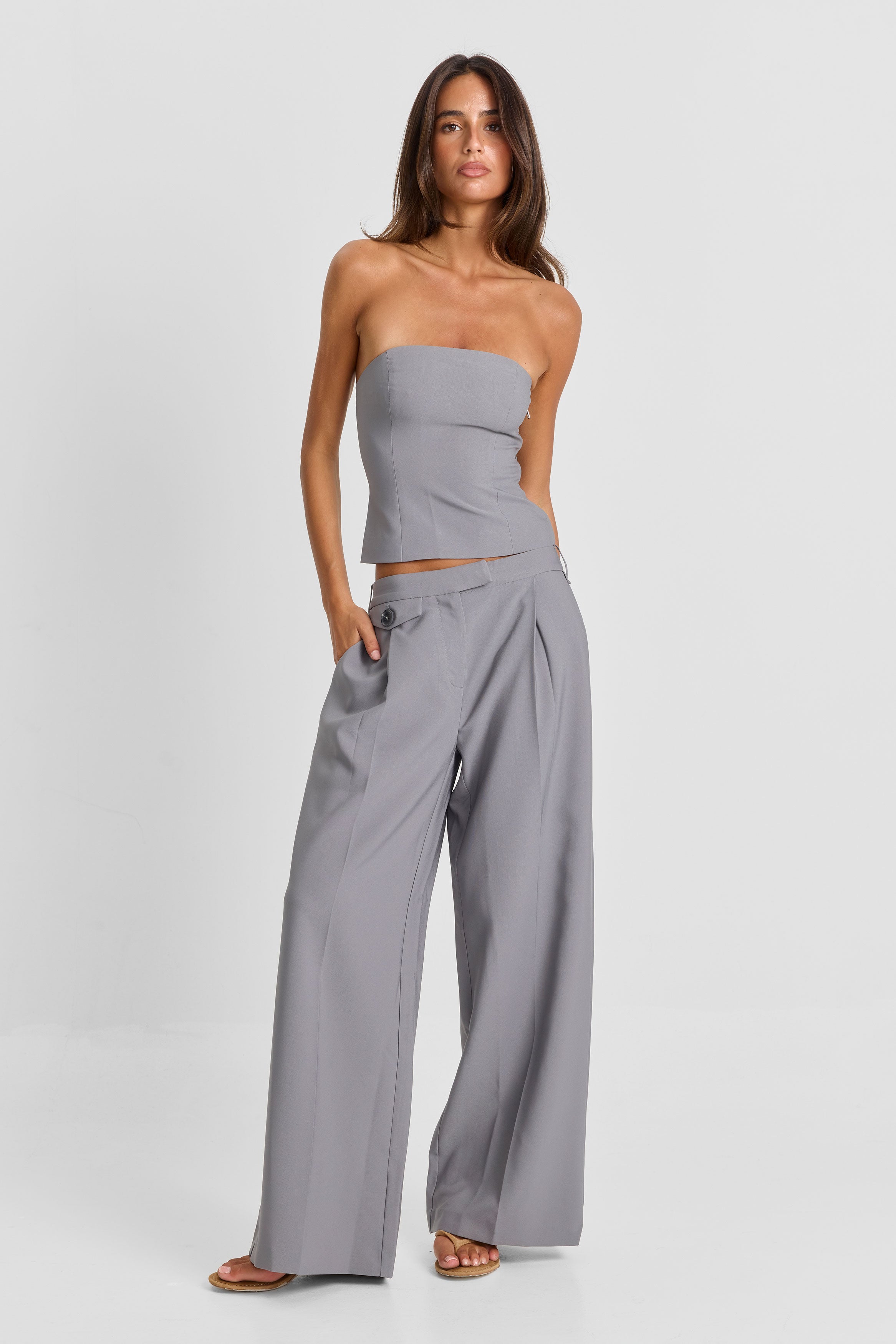 【GRAY】Variety slacks The classic cut trousers are gray in color | Morandi.pl